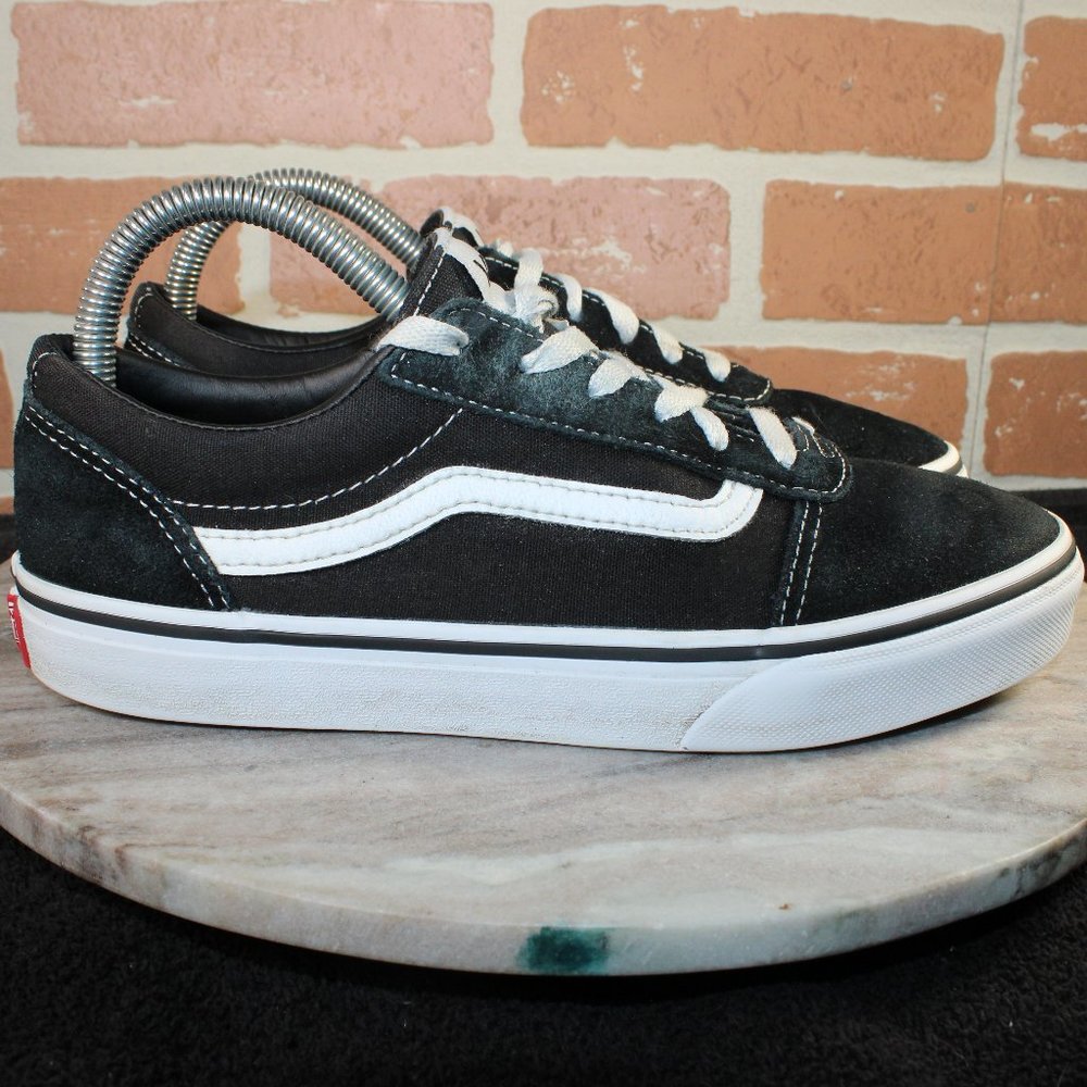 Vans Authentic Old Skool Shoes Womens Size 7 Athletic Canvas Skate Sneakers.